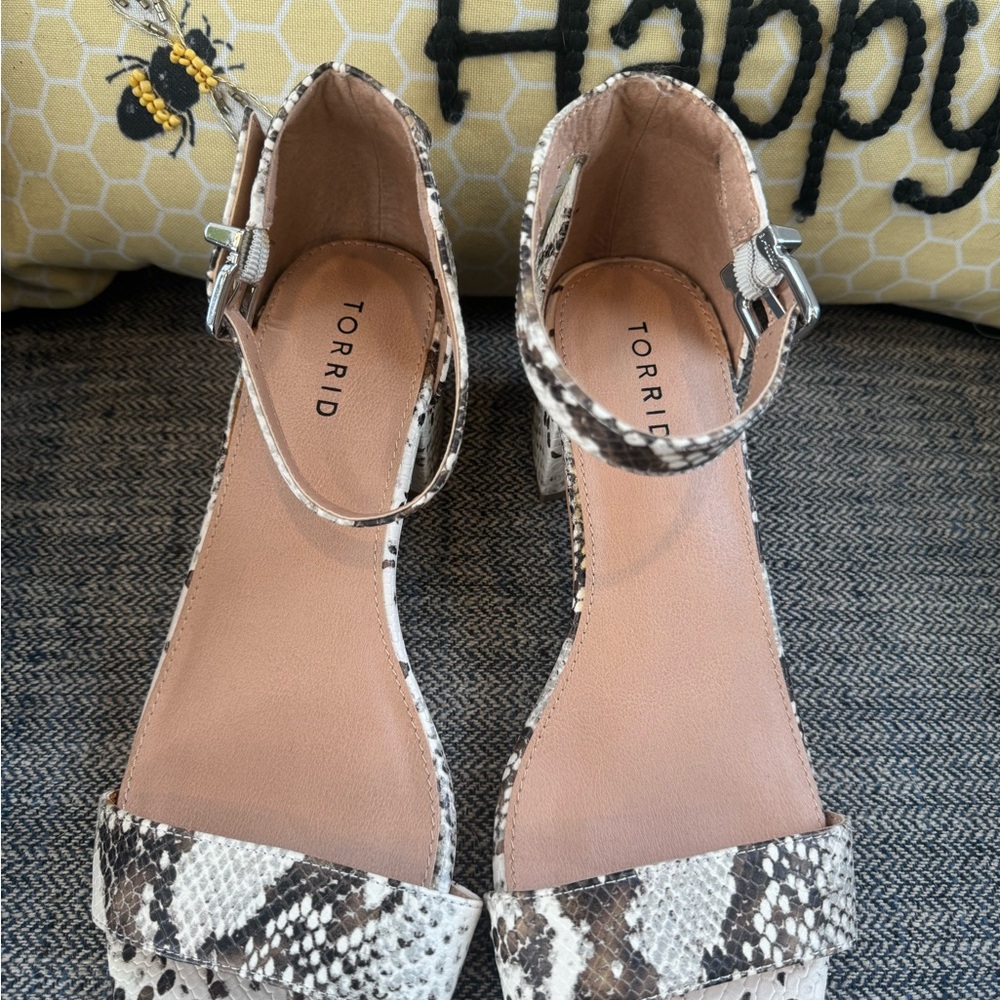 Torrid Ankle Strap Sandals Python Size 9 Nwt - image 7